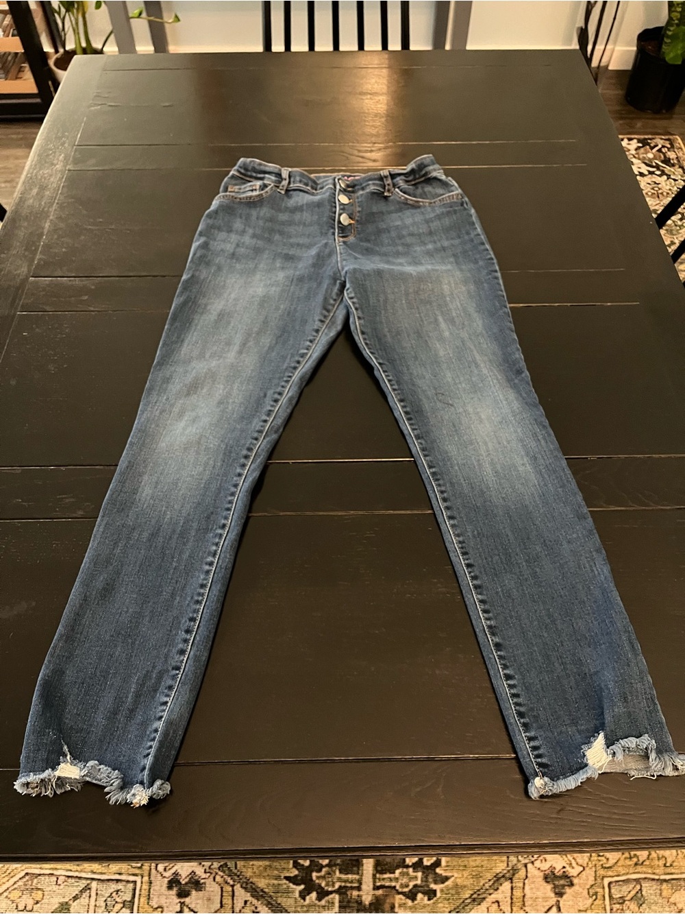 Place Women's Skinny Button-Fly Jeans in Medium Blue with Frayed Hem